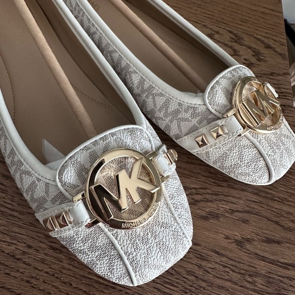 NWT! NEW! Michael Kors Fulton Studded Logo Moccasin Leather Flats Womens Vanilla - Picture 3 of 8